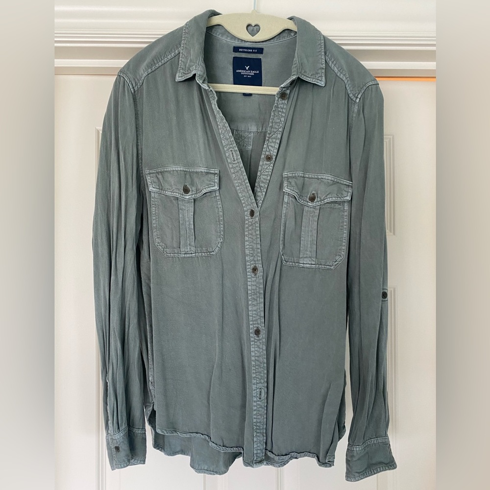 American Eagle boyfriend fit button up shirt